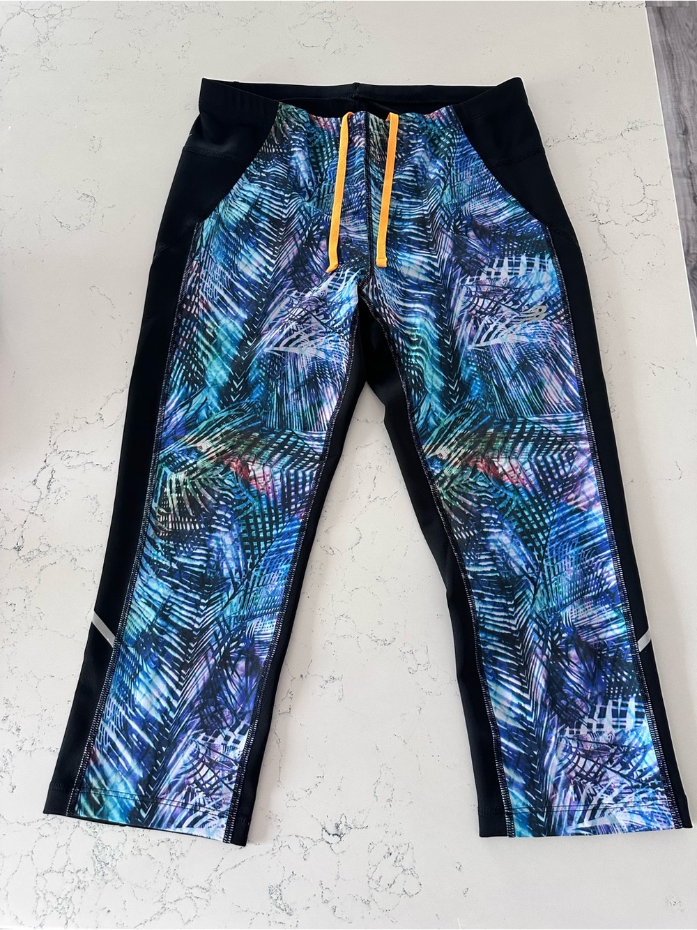 New Balance women’s Blue Multicolor Printed Leggings with Black Panels